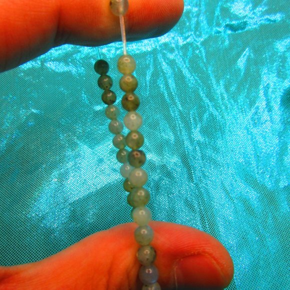 Labradorite 4mm Round 7" Stretchy Gemstone Bracelet - Picture 3 of 3